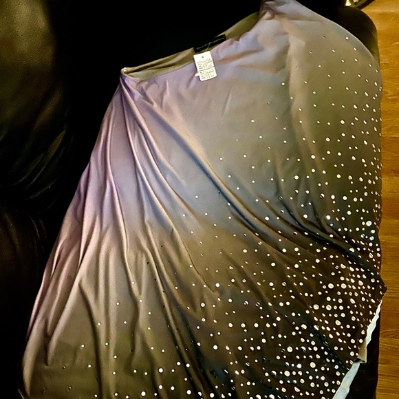 Cold shoulder evening dress! - Picture 2 of 2